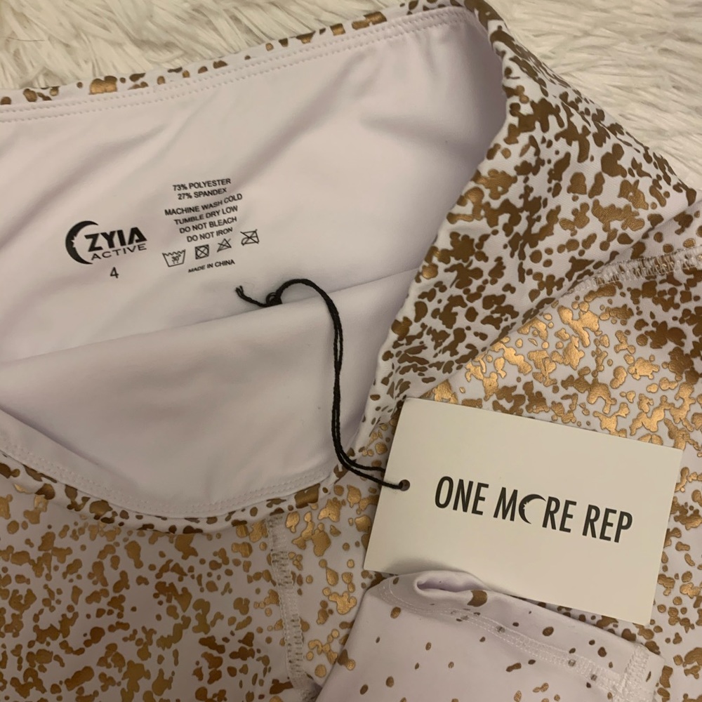 RARE NWT Zyia White stay gold active leggings